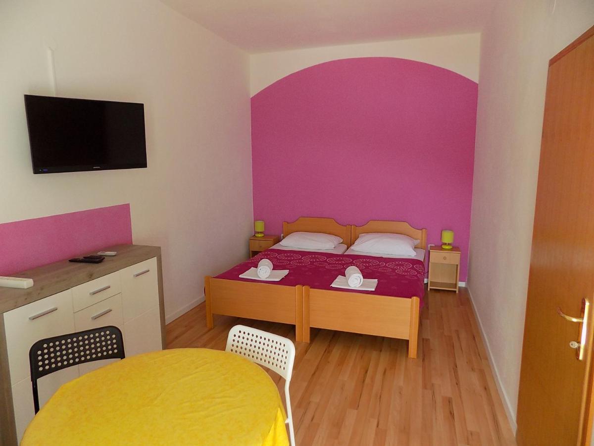 Villa Galeb Pag - At The Main Beach Pag Town Esterno foto